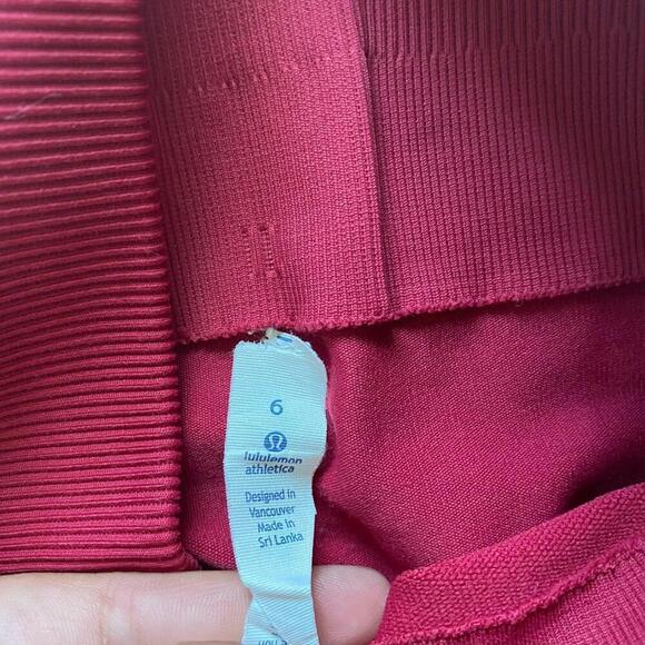 Lululemon Zone In Crop size 6 - Picture 4 of 5
